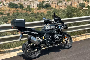 BMW GS  1250 TRIPLE BLECK