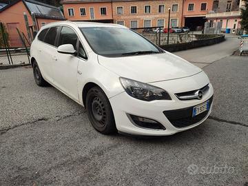 Opel Astra Sports Tourer autocarro 5 p. aziendale