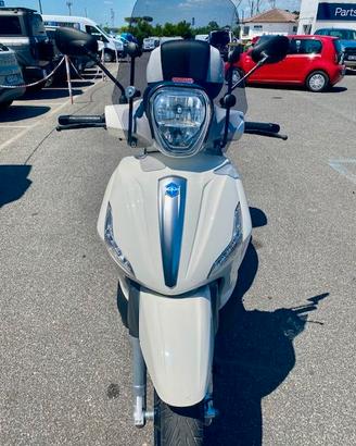 Piaggio Beverly 350