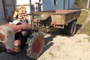 Trattore motoagricola