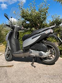 Scooter a ruota alta piaggio  carnaby 200