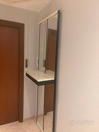 Specchio nuovo con mensola