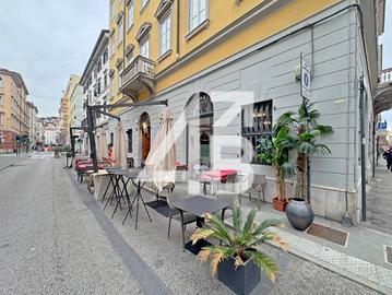 Attività / Licenza di 244 m² con 4 locali a Triest