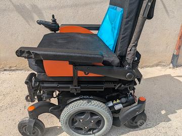 carrozzina elettrica per disabilità 