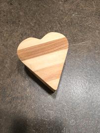 Scatolina di legno a forma di cuore 