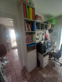 libreria con scrivania 