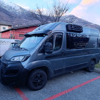 Vedesi furgone camperizzaro