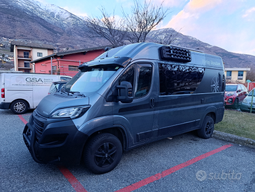 Vedesi furgone camperizzaro