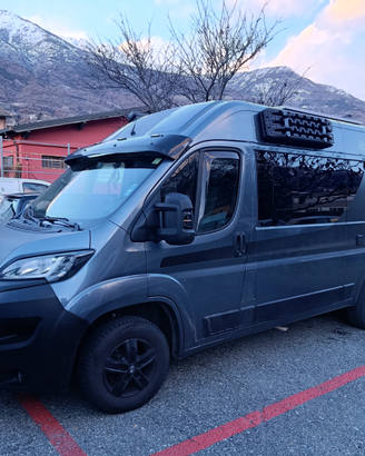 Vedesi furgone camperizzaro