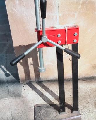 tappatrice manuale per tappi a corona