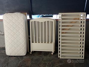 Lettino a cancelli in legno, completo