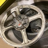 Cerchio posteriore di 16  con mozzo Piaggio