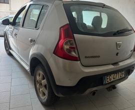 Dacia sandero con gancio traino