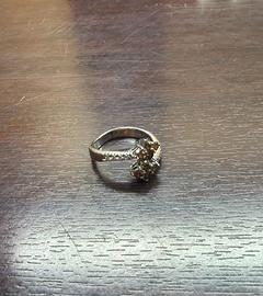 Anello oro b con diamanti bianchi brown