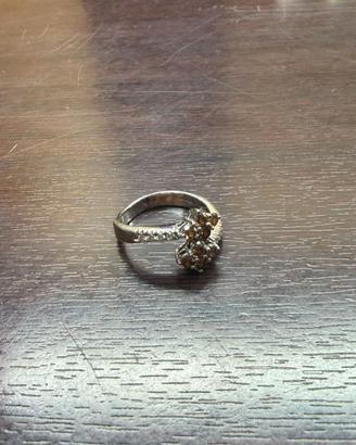 Anello oro b con diamanti bianchi brown