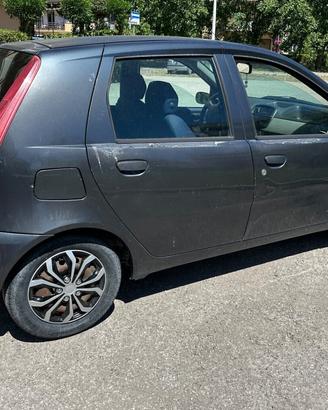 Fiat Punto 1.9 JTD 5 porte neopat bluetooth..