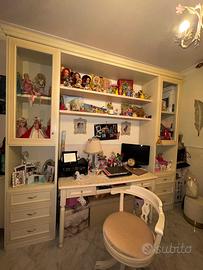 Libreria, scrivania e sedia cameretta