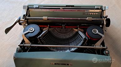 macchina da scrivere vintage Olivetti 