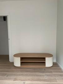 Mobile tv con tondelli bianchi