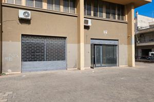 Locale commerciale in zona via Dante L/12