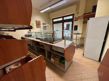 Locale commerciale attrezzato in via Portogallo