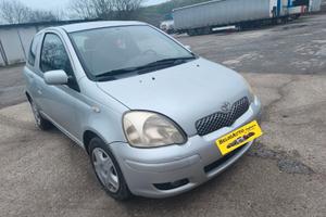 Toyota Yaris 2005---1.0 Benzina Neopatentati