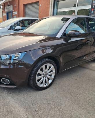 AUDI A1 SPB 1.6 TDI 90CV AMBITION BICOLOR
