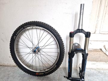 RockShox Lyrik R 26 coil + ruota spank 26 perno 20