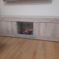 Tavolo, comò e porta tv