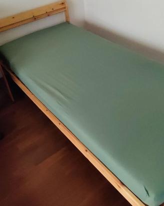 QUATTRO LETTI IKEA COMPLETI DI DOGHE E MATERASSO