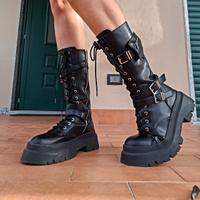 Stivali platform con cinturini e taschine
