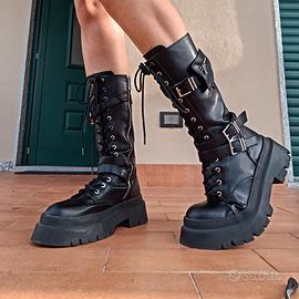 Stivali platform con cinturini e taschine