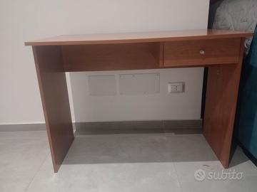 Scrivania da stanzetta/ufficio