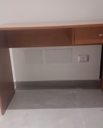 Scrivania da stanzetta/ufficio