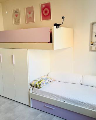 Cameretta moderna con 3 letti