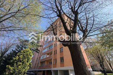 Appartamento di 130 m² con più di 5 locali e box a