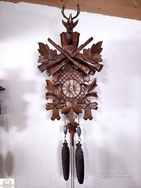 176364 Antico orologio a cucù tipo foresta nera