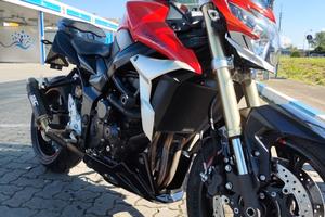 Suzuki gsr 750 naked