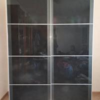 Armadio con ante scorrevoli