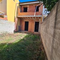 Villetta quadrivano allo stato grezzo