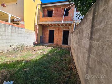 Villetta quadrivano allo stato grezzo