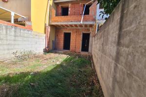 Villetta quadrivano allo stato grezzo