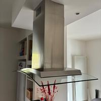 Cappa isola Falmec “vetro curvo” in acciaio inox