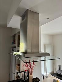 Cappa isola Falmec “vetro curvo” in acciaio inox