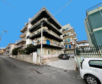 Via Baronia, trivani a pochi passi dal mare