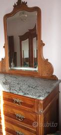 Comò antico ripiano in marmo