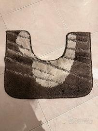 Coppia tappeti bagno marroni e cuore beige