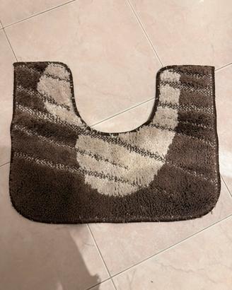 Coppia tappeti bagno marroni e cuore beige