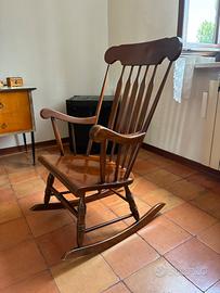 Sedia a dondolo in legno