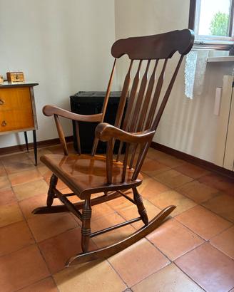 Sedia a dondolo in legno